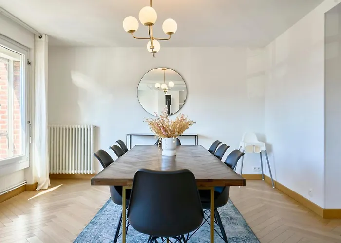 Large 130 M² 4-bedroom Apartment *