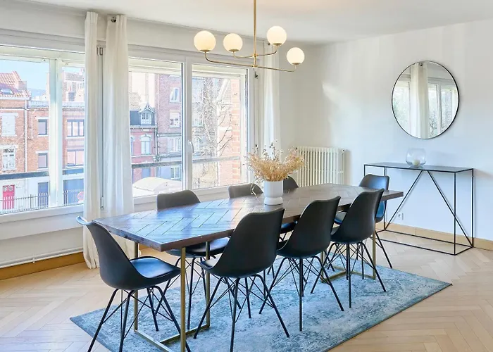 Large 130 M² 4-bedroom Apartment *