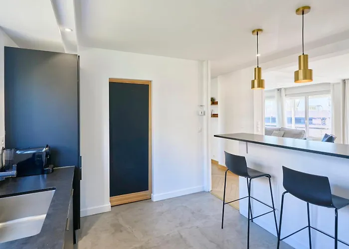 Large 130 M² 4-bedroom Apartment Lille