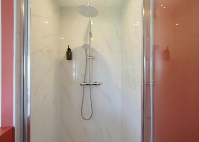 Large 130 M² 4-bedroom Apartment *