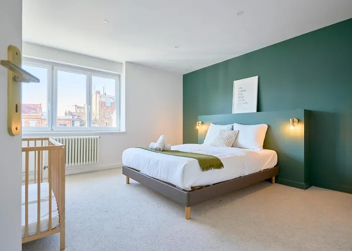 Large 130 M² 4-bedroom Apartment