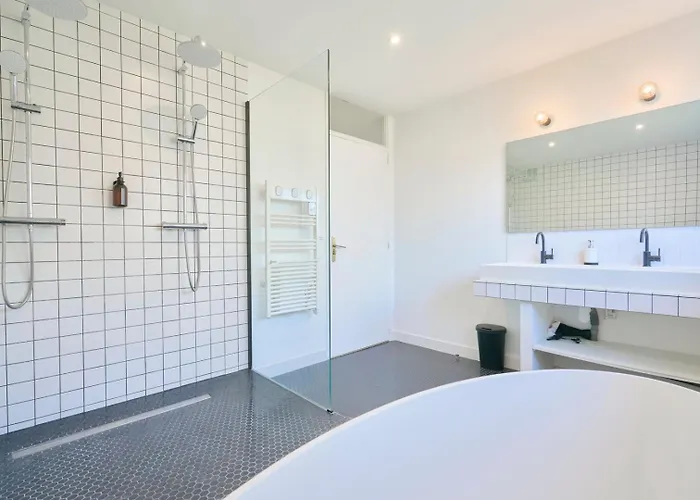 Large 130 M² 4-bedroom Apartment Lille