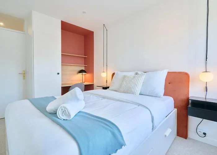 Large 130 M² 4-bedroom Apartment *