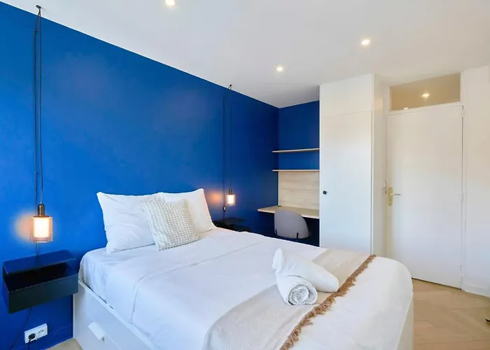 Large 130 M² 4-bedroom Apartment