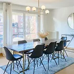 Large 130 M² 4-bedroom Apartament *