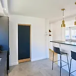Large 130 M² 4-bedroom Apartament Lille