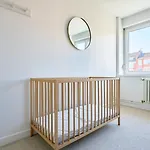 Large 130 M² 4-bedroom Apartament