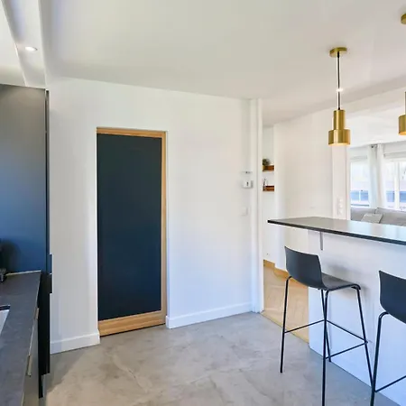 Large 130 M² 4-bedroom アパート リール
