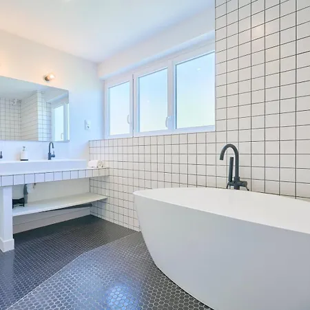 Large 130 M² 4-bedroom Appartamento *