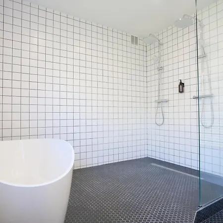 Large 130 M² 4-bedroom Appartamento *