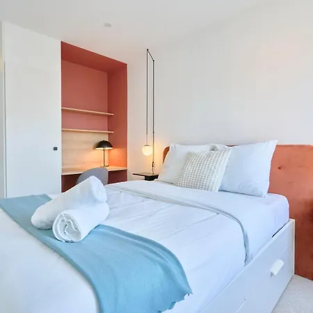 Large 130 M² 4-bedroom Appartamento *