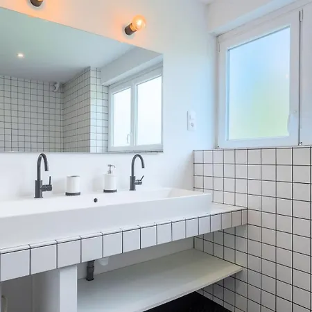 Large 130 M² 4-bedroom Appartamento