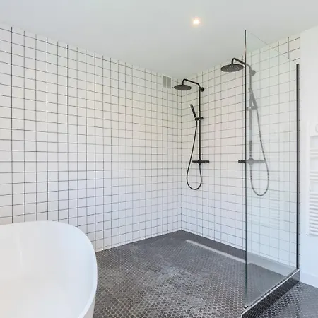 Large 130 M² 4-bedroom *